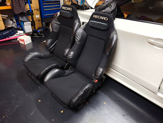 A Pair Black Recaro SR3 in Good condition.